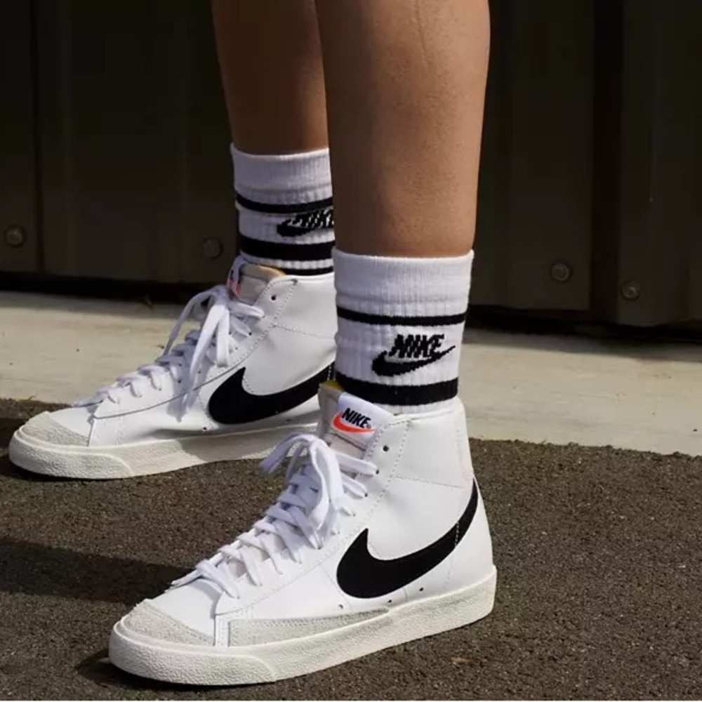 Nike Women’s Blazer Mid 77 High Top Sneakers Athletic Sports Swoosh